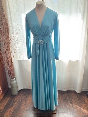 Elegant Vintage 70’s Sky Blue Long Sleeve V-Neck Disco Maxi Gown. Size M